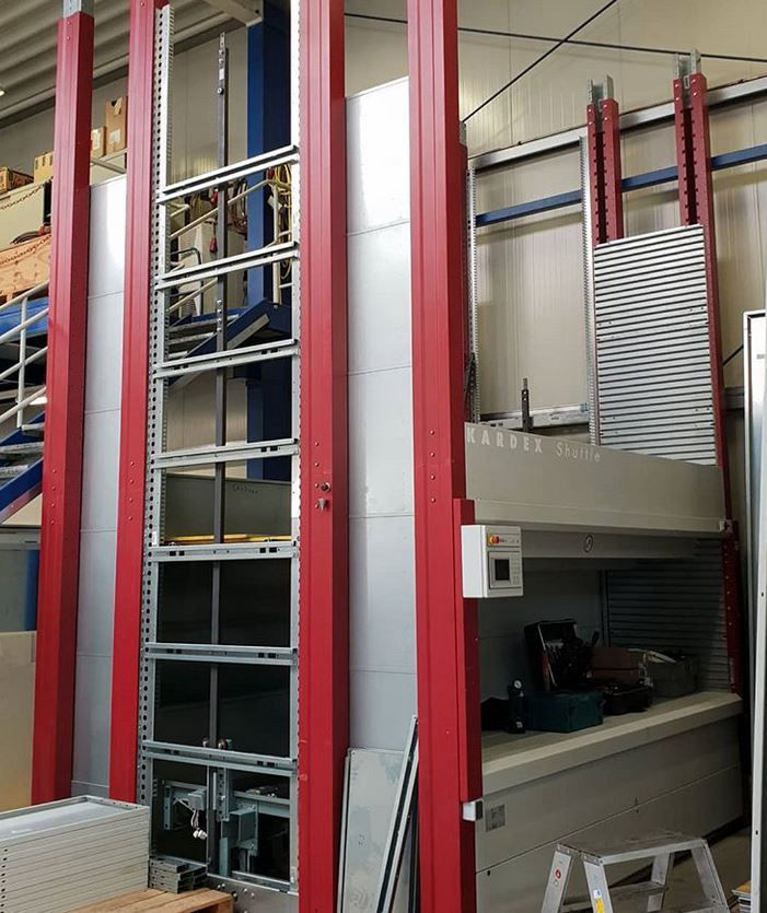 Demontage eines Kardex Shuttle