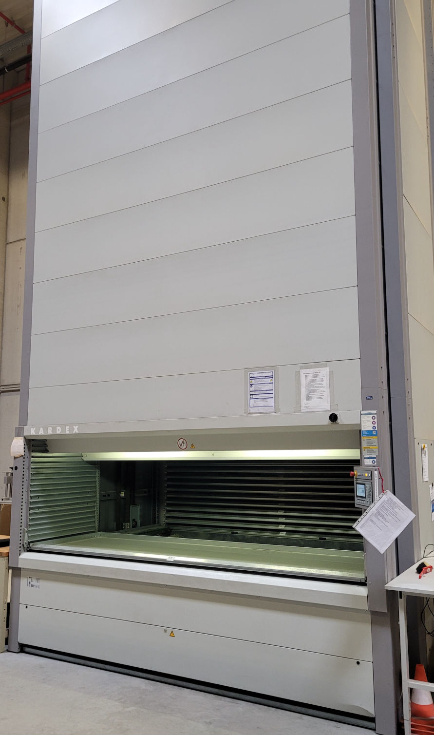 Kardex Shuttle XP 500-3050-864 Baujahr 2006 Gerätehöhe 8150 mm