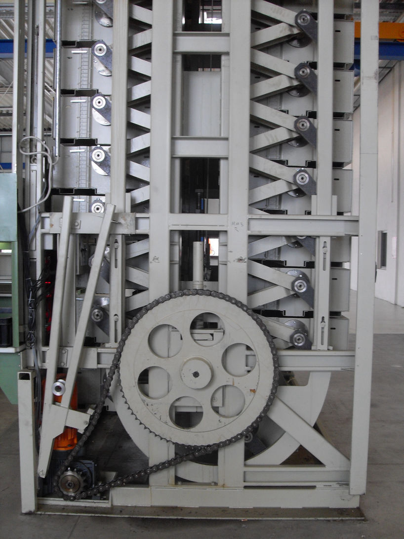 Megamat Umlaufregal in Reparatur